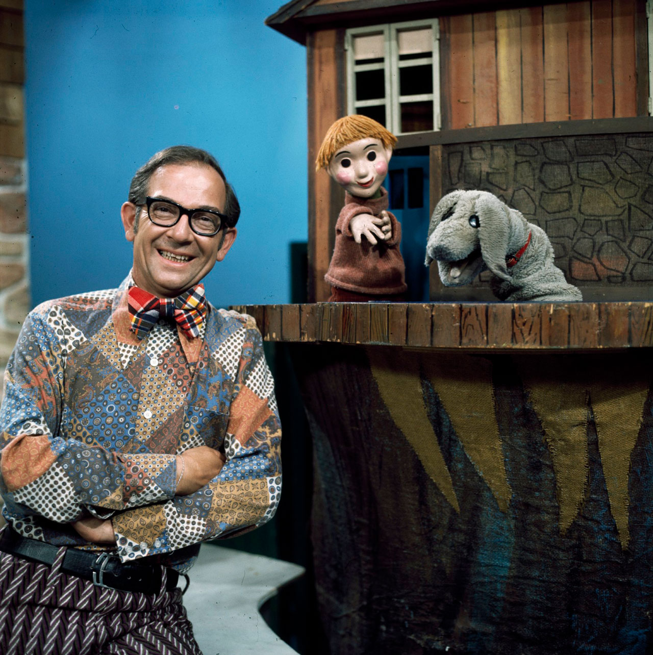 Ernie Coombs with puppets Casey and Finnigan on the set of Mr. Dressup